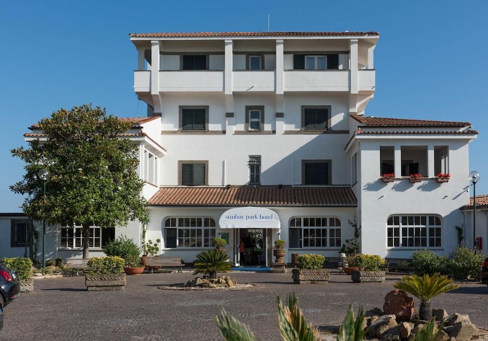 Sunbay Park Hotel Civitavecchia Exterior photo