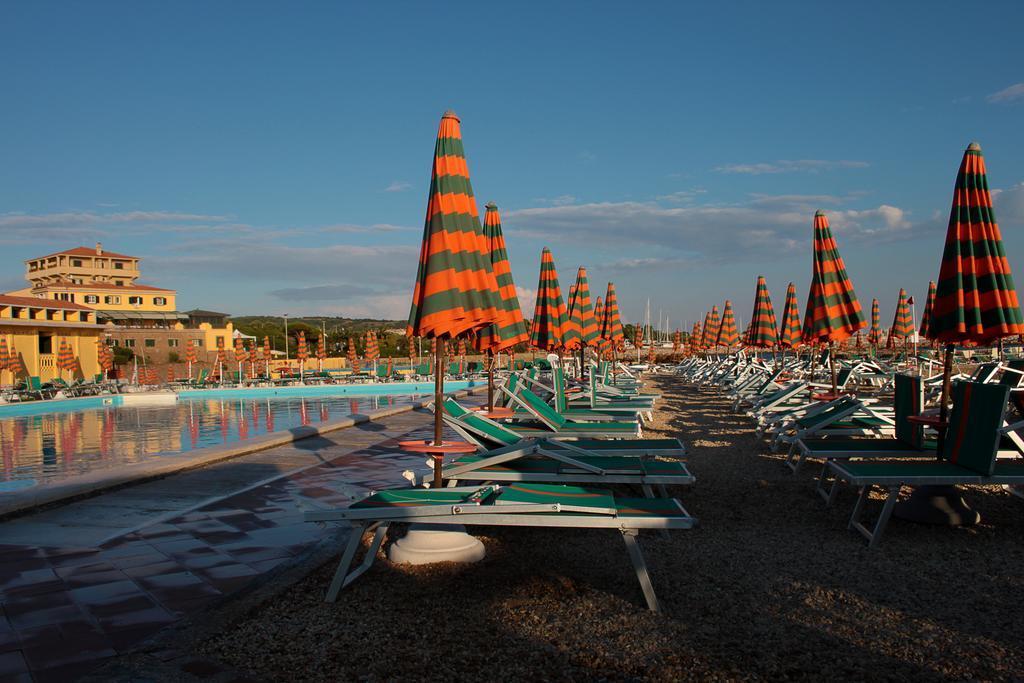 Sunbay Park Hotel Civitavecchia Exterior photo