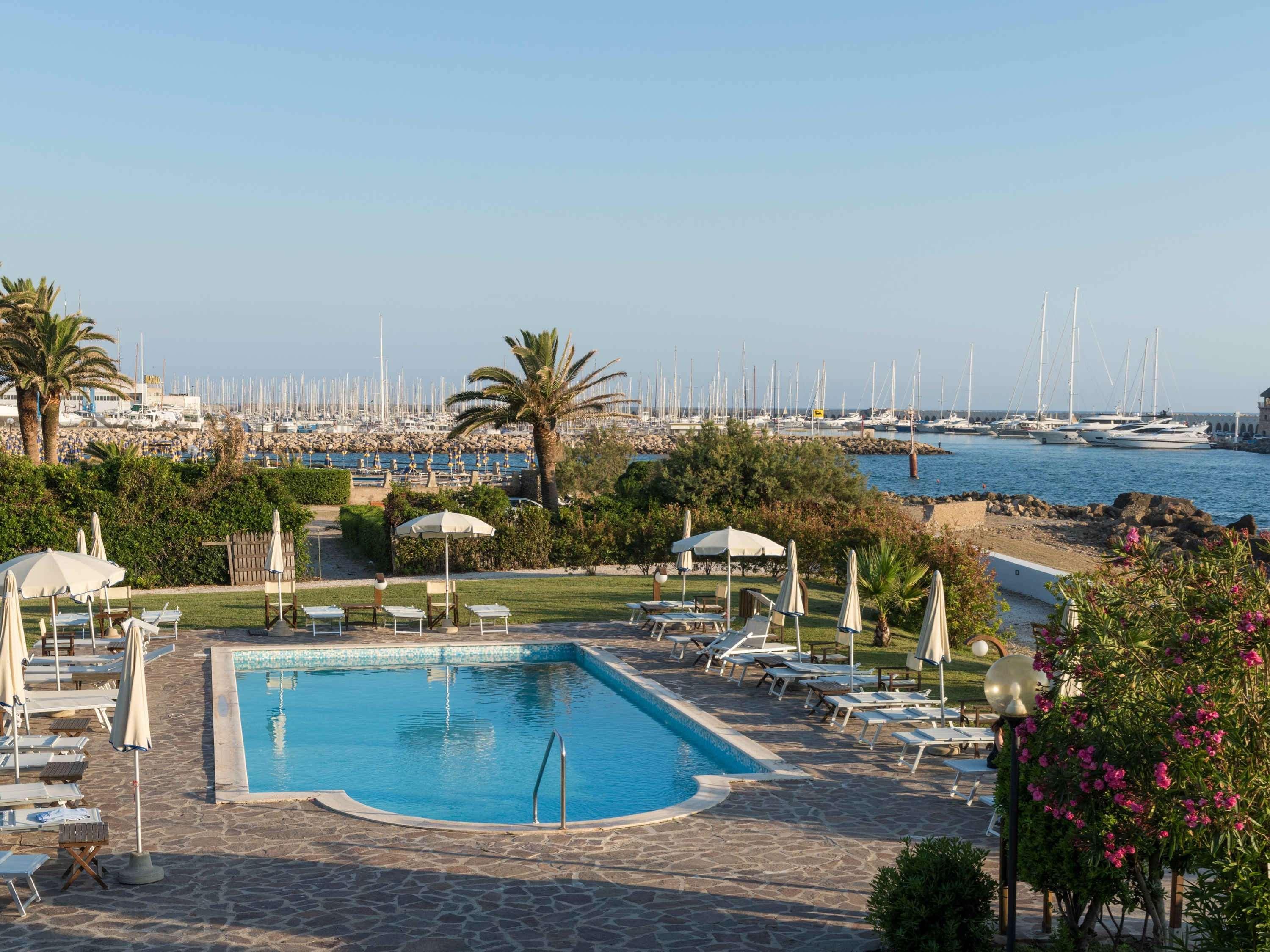 Sunbay Park Hotel Civitavecchia Exterior photo