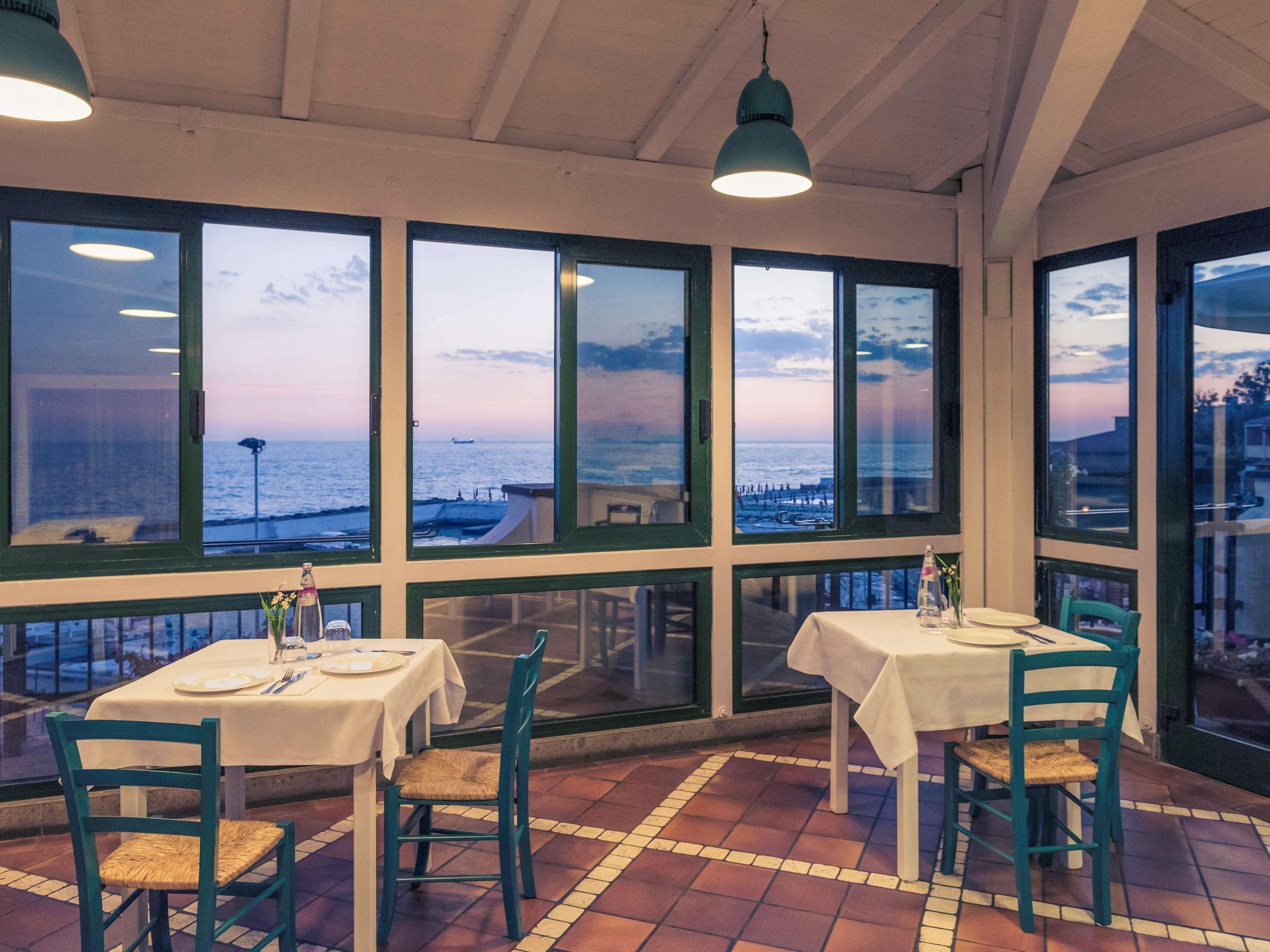Sunbay Park Hotel Civitavecchia Exterior photo