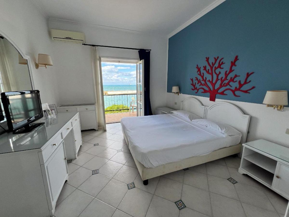 Sunbay Park Hotel Civitavecchia Exterior photo