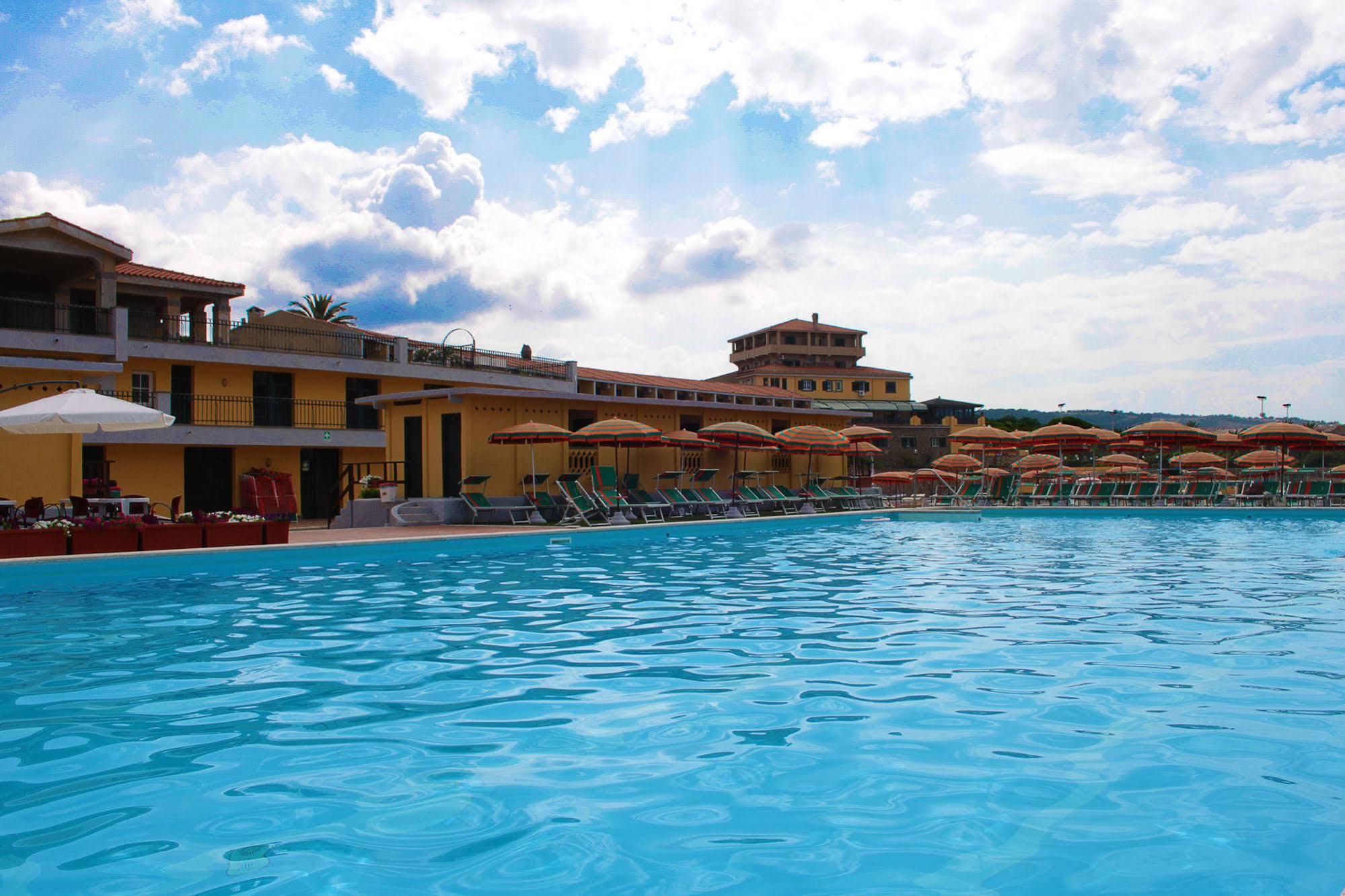 Sunbay Park Hotel Civitavecchia Exterior photo